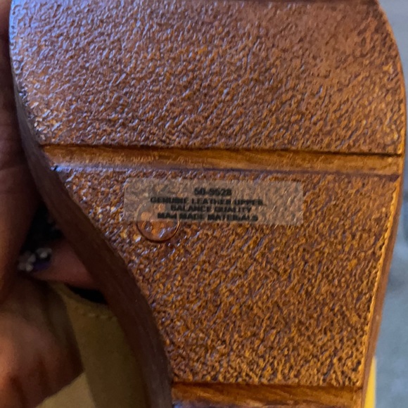 Bella Vita Suede Wedge Sandal NWT - Picture 10 of 10